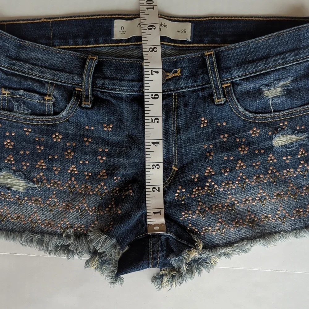 Abercrombie & Fitch Distressed Embellished Frayed Shortie Jean Shorts 0 ( W25) - Picture 15 of 16